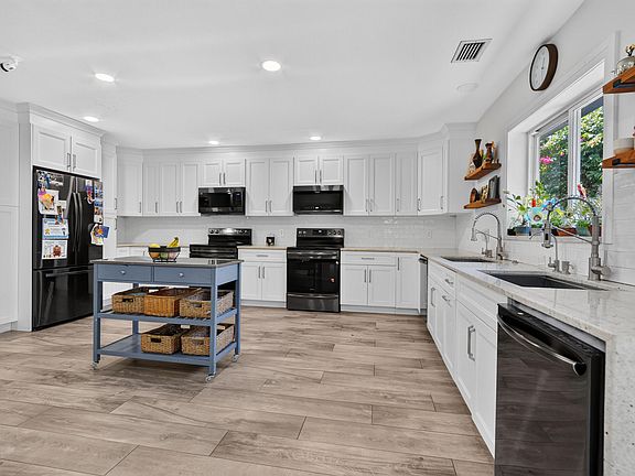 4th image of 9404 NW 37TH Court
