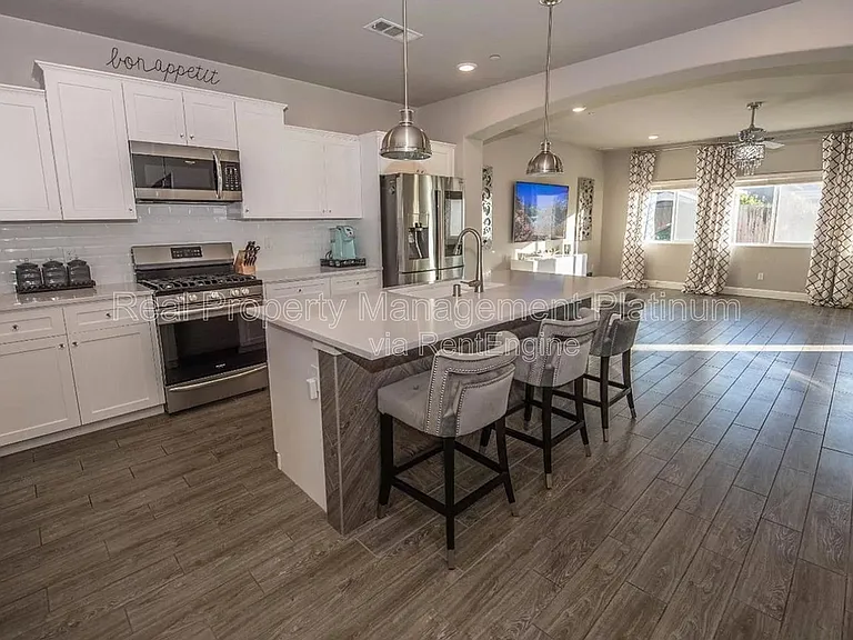 6191 E Fedora Ave — Photo 3