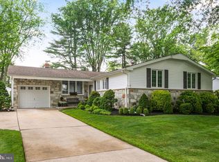 118 S Saint Andrews Dr, Mount Laurel, NJ 08054