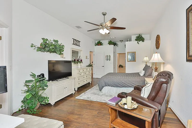 2 bed, 224 sqft, $2,850 — Photo 4