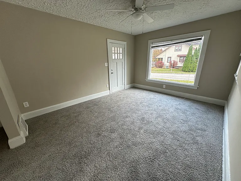 2886 Norwood St — Photo 9
