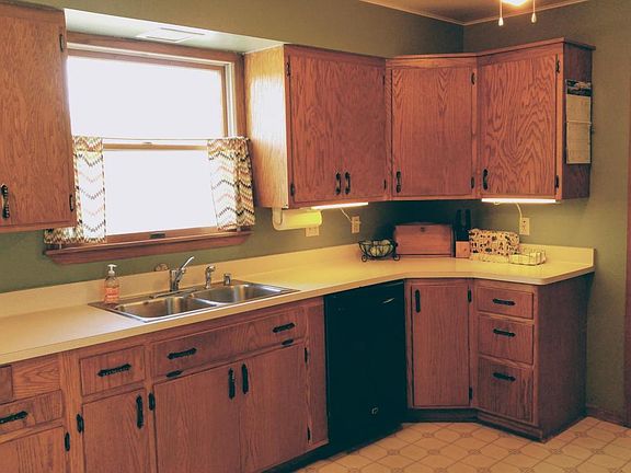 5th image of 1308 Dakota St