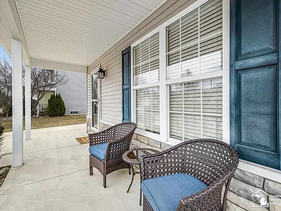4th image of 456 Oak Creek Dr