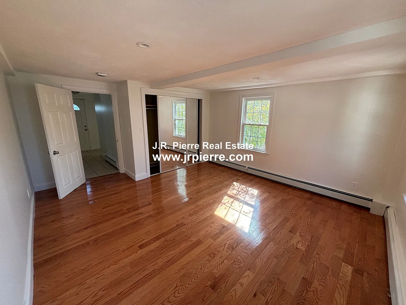 4 bed, 2.0 bath, 1600 sqft, $4,000 — Photo 4