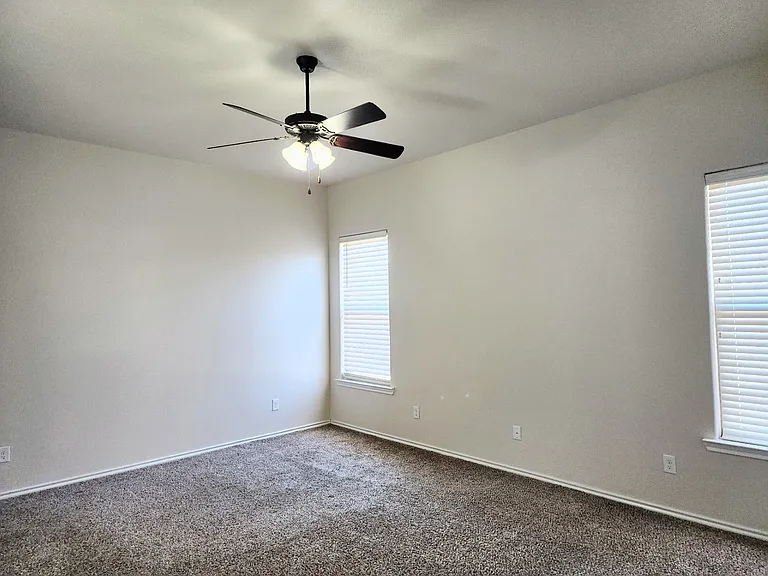 7208 92nd St — Photo 11