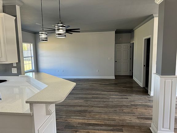 3rd image of 118 Bradberry Dr