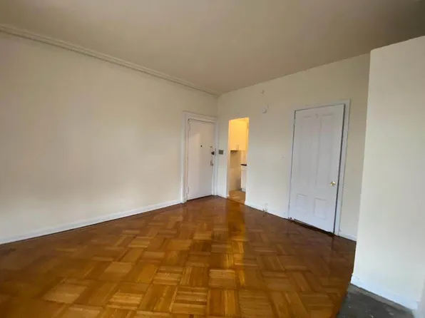 395 Washington Avenue 6 image 3 of 6