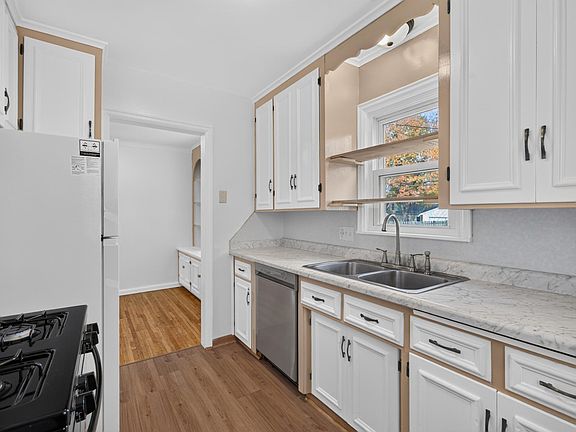 4th image of 1701 4th St E