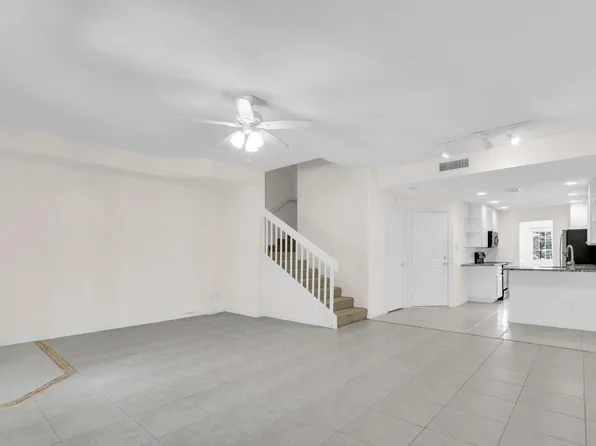 3183 E Community Dr, Jupiter, FL 33458