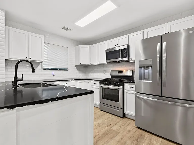 2136 Sara Ashley Way — Photo 16