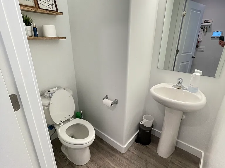 639 W Parker Pl — Photo 10