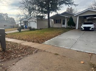 2370 Lindsay Ln, Florissant, MO