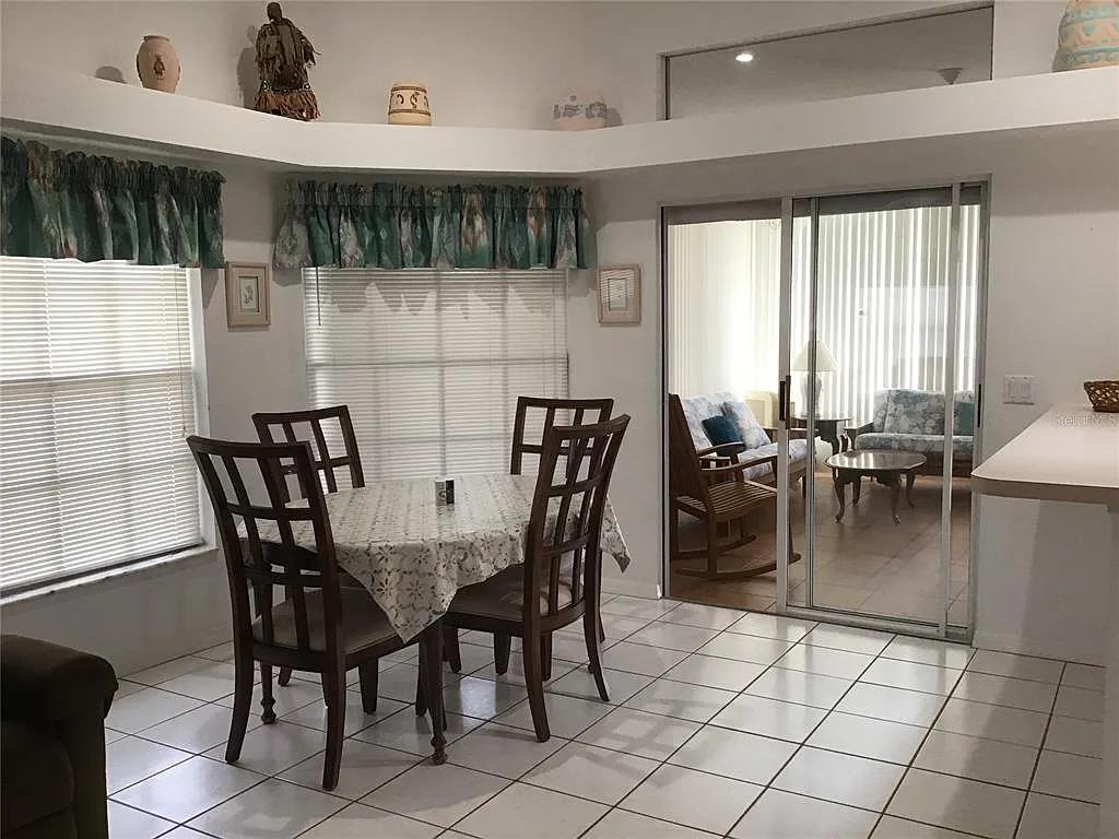 3 bed, 2.0 bath, 1999 sqft, $3,000 — Photo 3