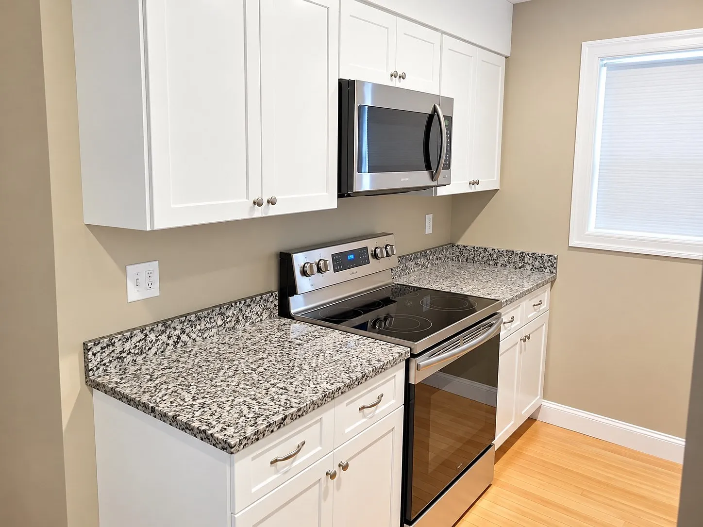2 bed, 1.0 bath, 900 sqft, $2,700 — Photo 3