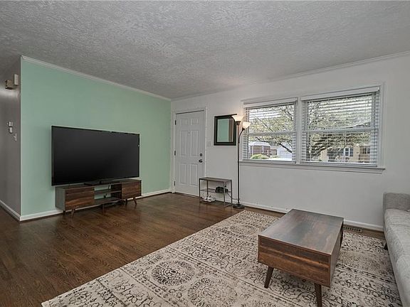 3rd image of 170 Bret Harte Dr