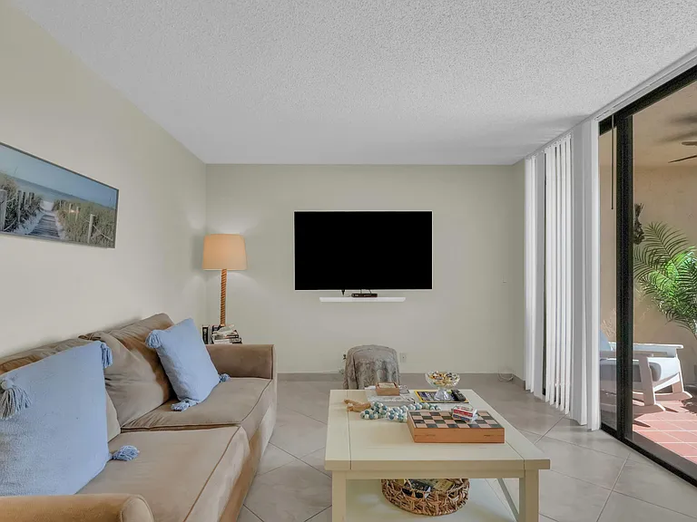 450 Egret Cir #9207 — Photo 14