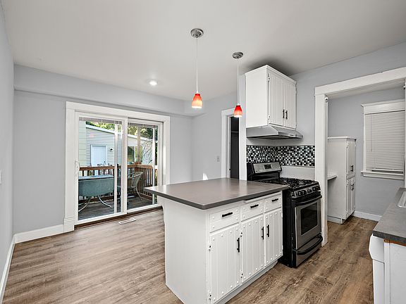 4th image of 1049 24th Ave SE APT 1