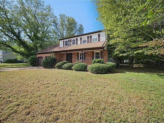 3rd image of 5 Bennett Farm Rd