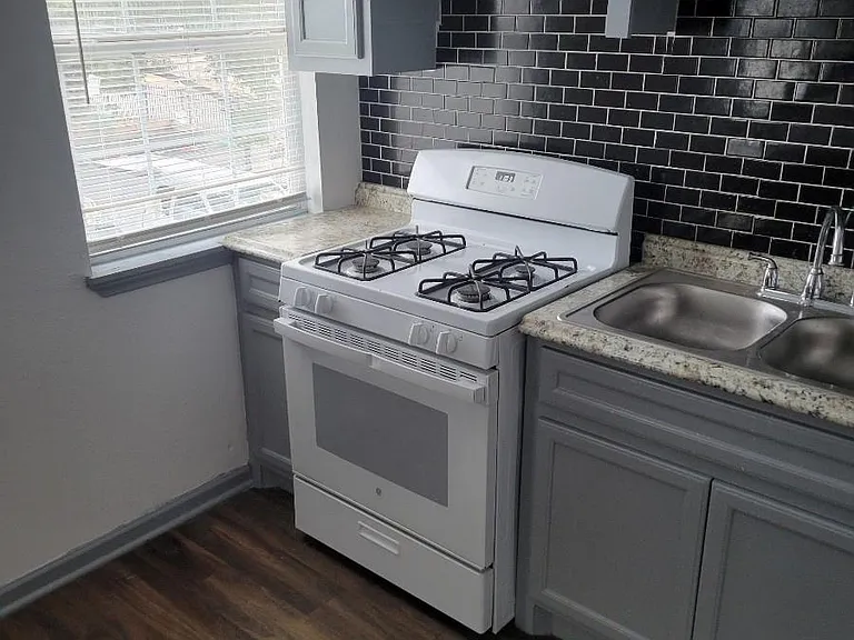 5301 Collingsworth St #9 — Photo 4