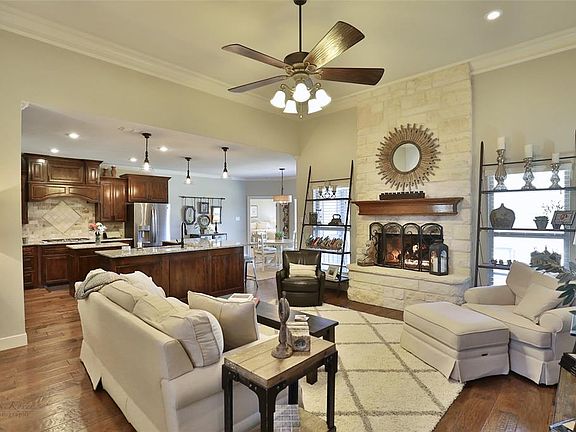 3rd image of 710 Mossy Oak Dr