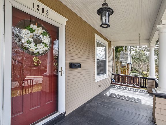 2nd image of 1208 Herschel Ave