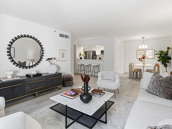 4th image of 600 W 9th St APT 513