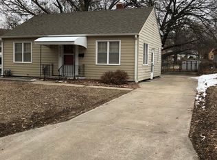 1186 SW Randolph Ave, Topeka, KS 66604