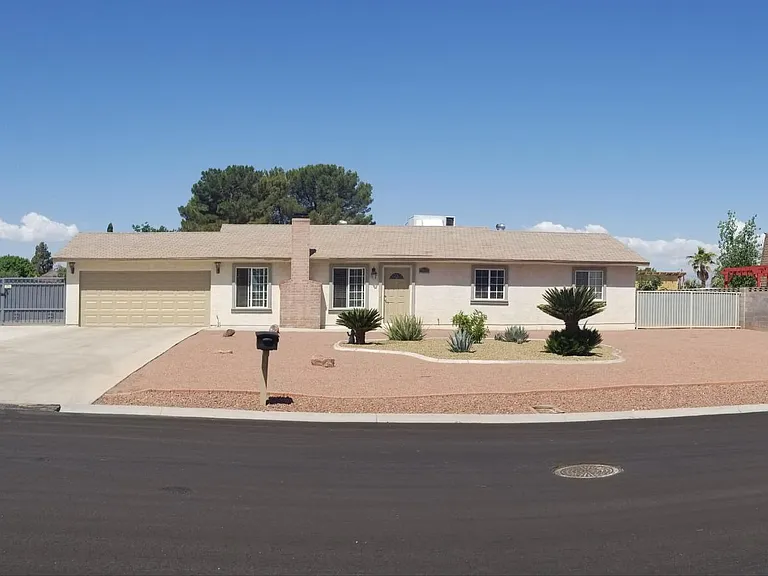 7957 Firethorn Ln — Photo 1