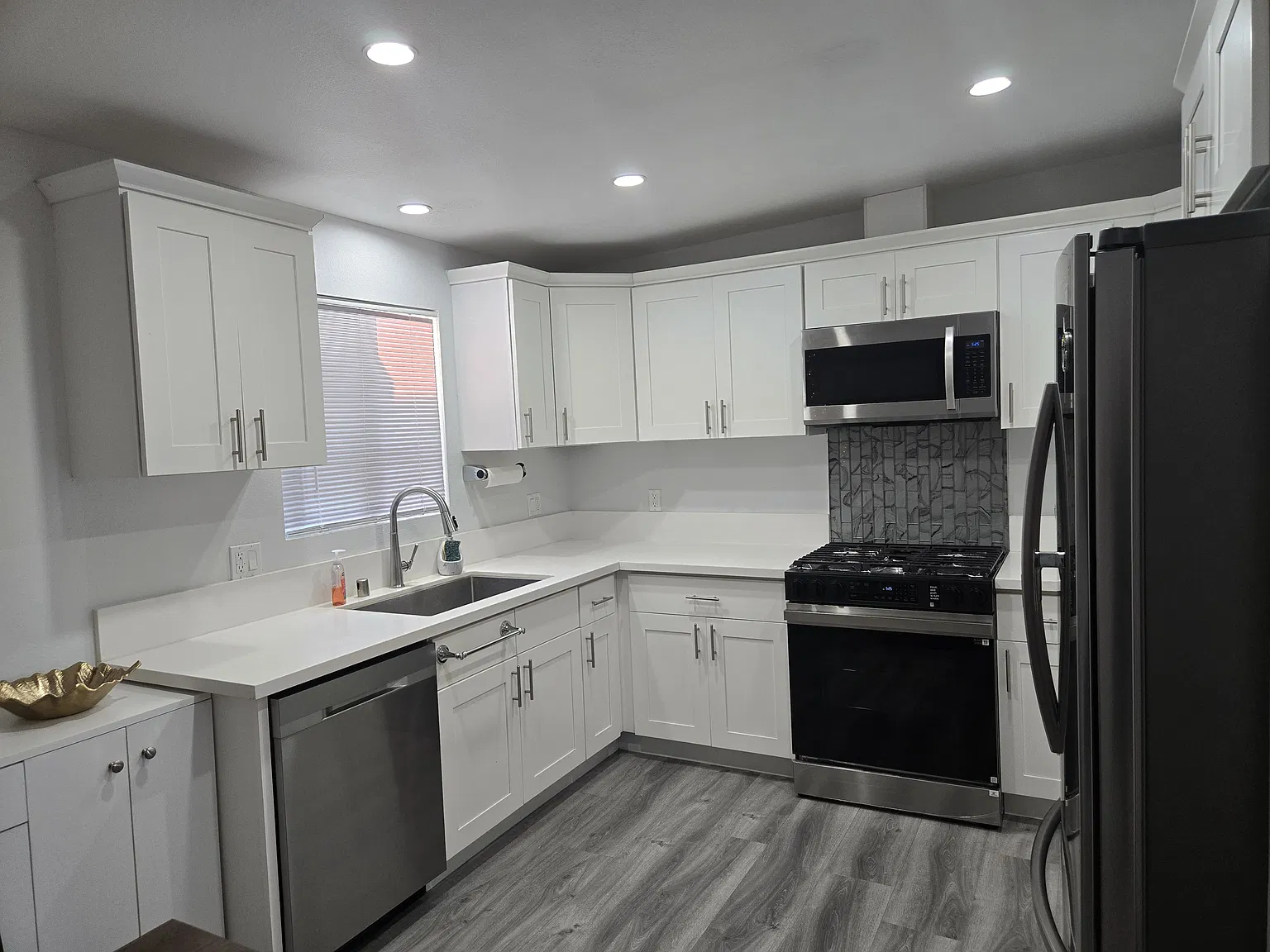 1 bed, 700 sqft, $2,100 — Photo 4