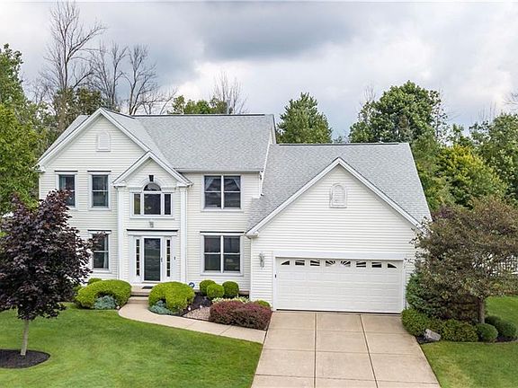 3rd image of 17 Stone Hedge Dr