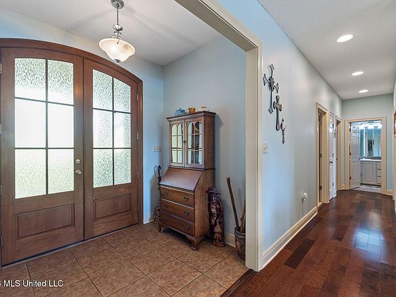 5th image of 25 Lakeland Cir