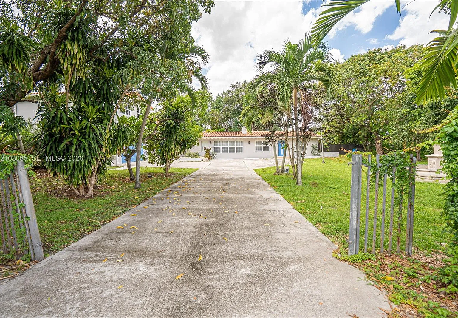 Hollywood Beach Gardens — Photo 1