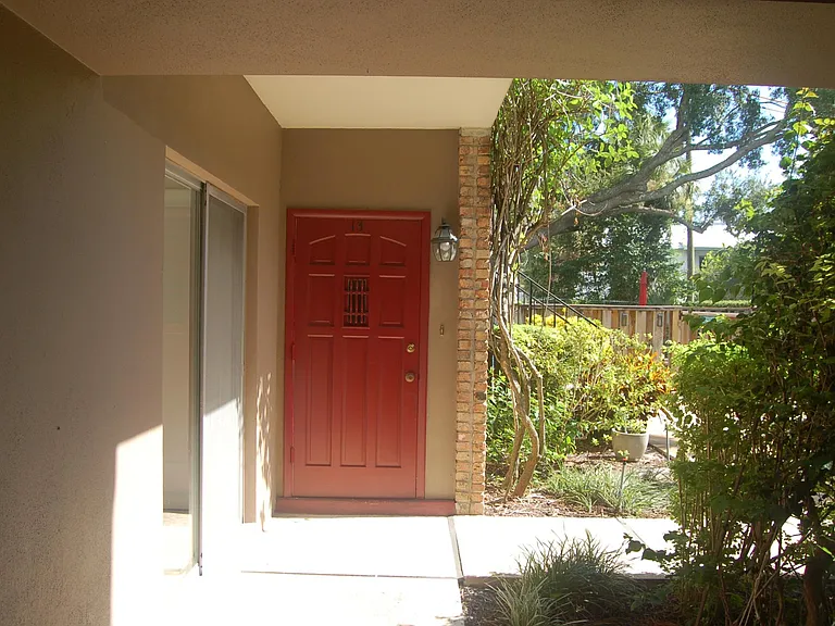 1920 Woodcrest Dr #13 — Photo 6