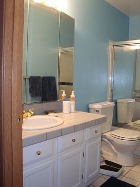 4th image of 2904 Highwood Dr