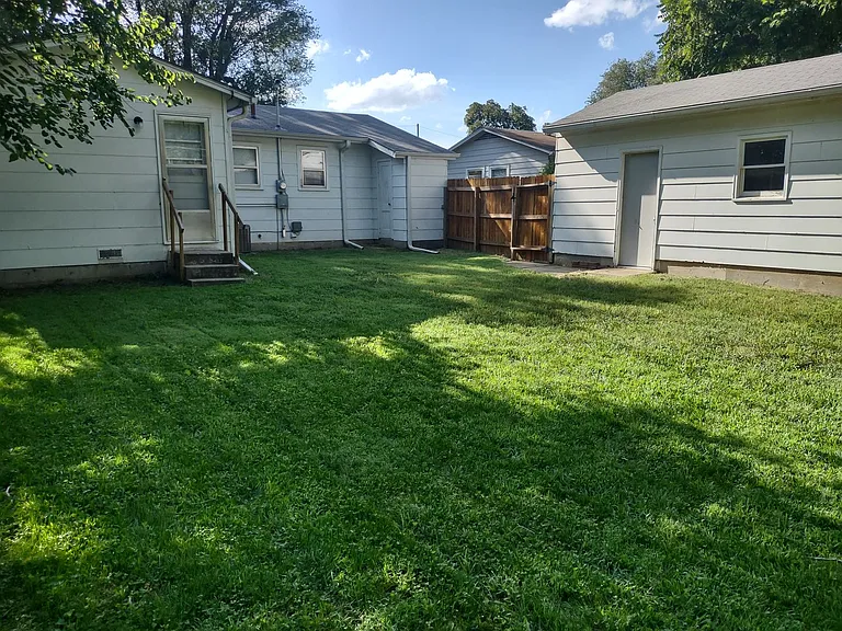1609 N Eisenhower Dr — Photo 13