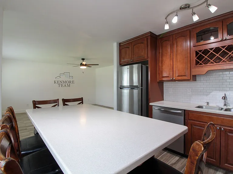 2122 S Olympia St — Photo 4