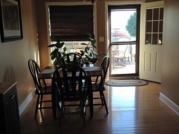 3rd image of 1044 Twin Oaks Blvd