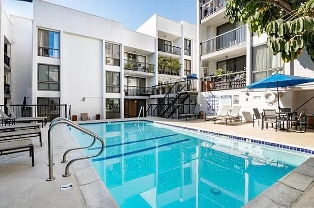 906 N Doheny Dr #512 — Photo 30