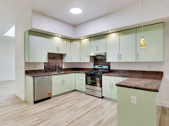 2nd image of 324 10th St #320