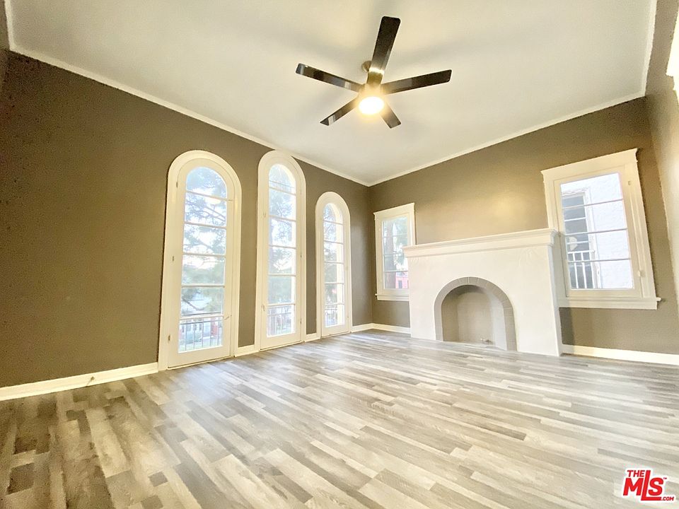 1st image of 108 S Kenmore Ave #1/2