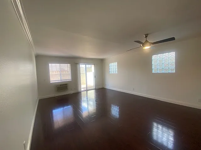 404 W 4th St #4 — Photo 26