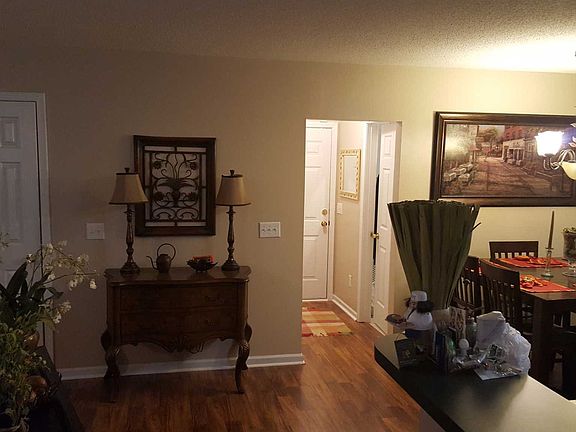 3rd image of 20 Sandalewood Ct