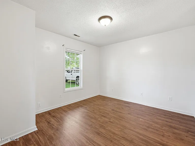 774 Pinewood Dr — Photo 6