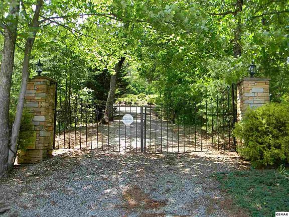 3rd image of 1338 Garrett Dr