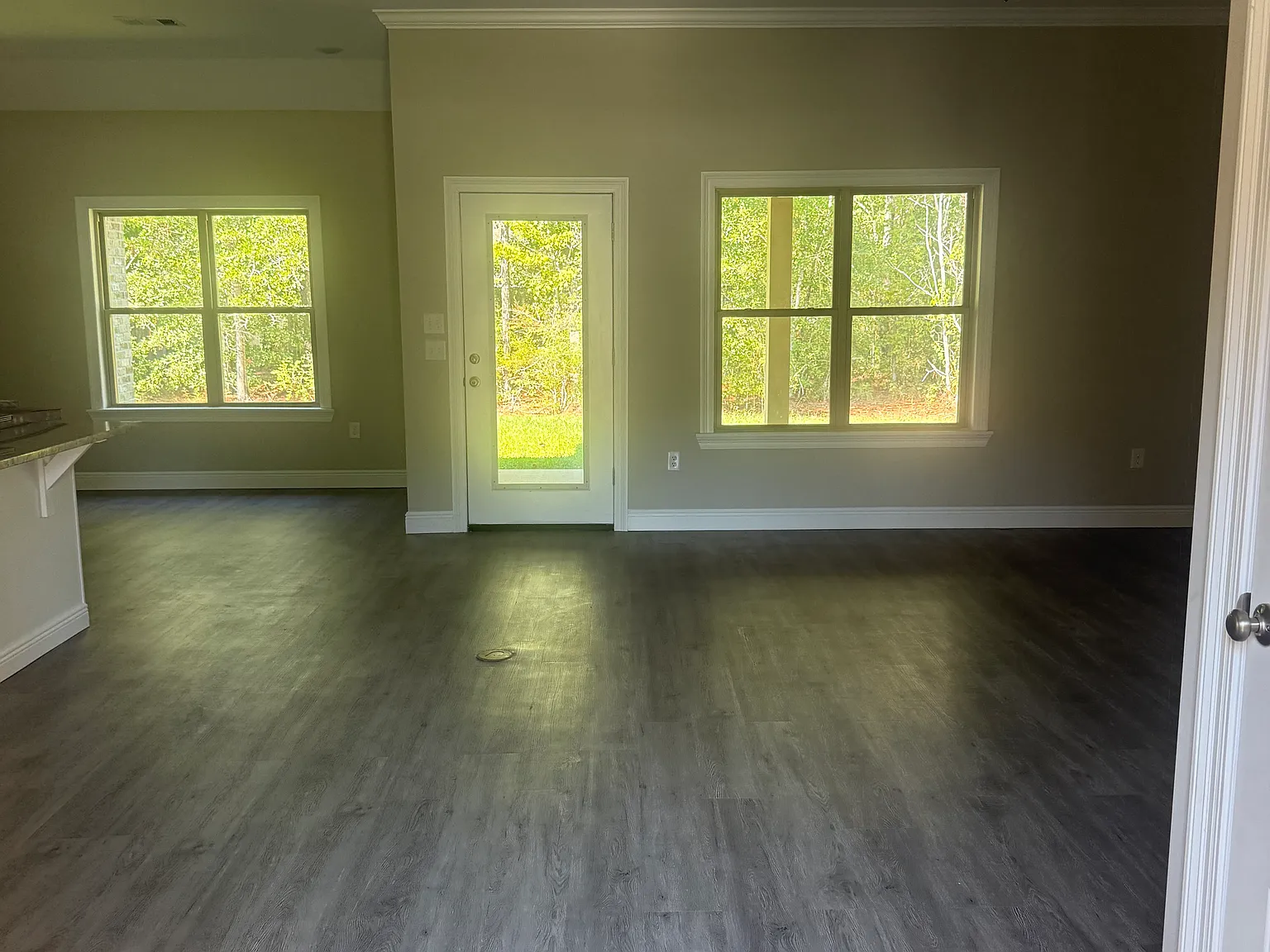 3 bed, 1898 sqft, $2,900 — Photo 3