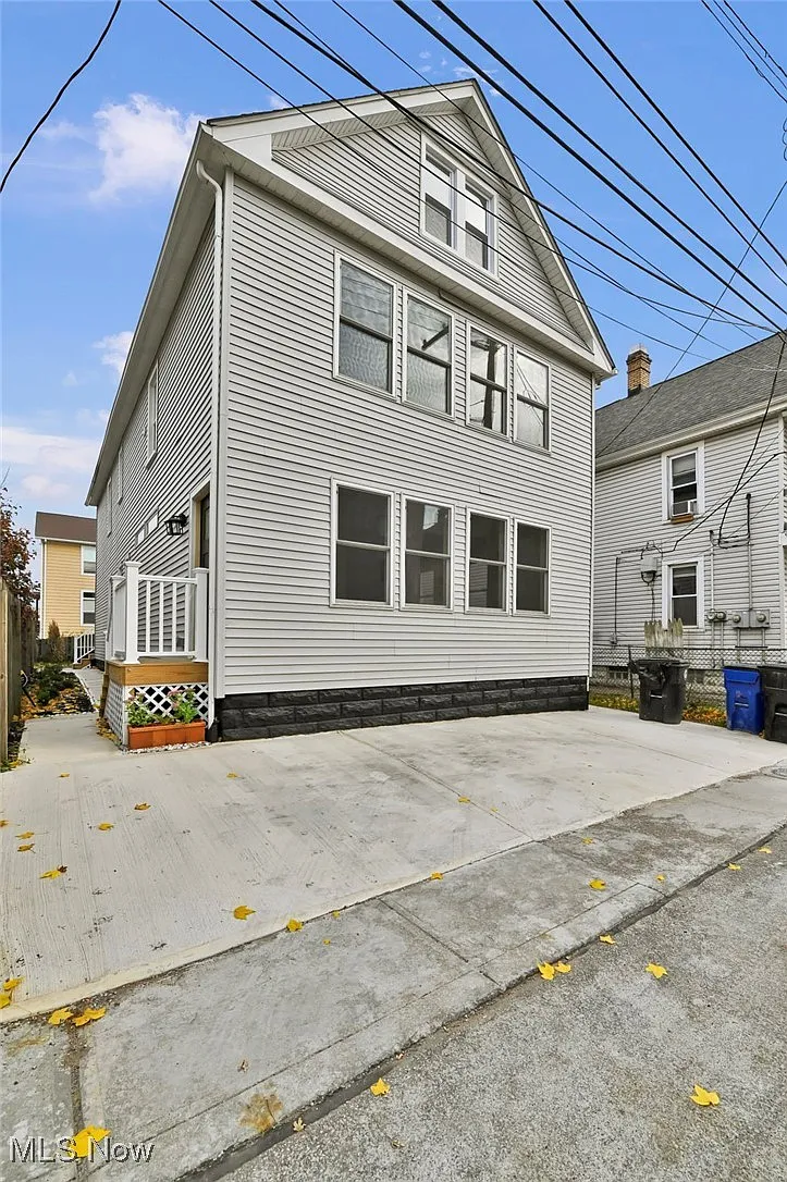 2525 Thurman Ave photo 1