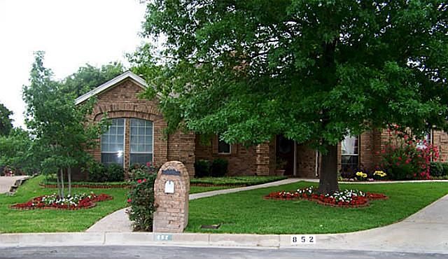 1st image of 852 Lombardy Ct