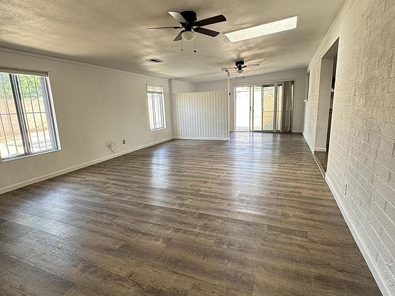 3rd image of 4916 W EARLL Drive