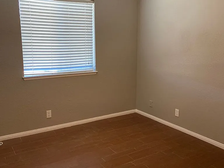 401 Tiger Lily Way — Photo 3