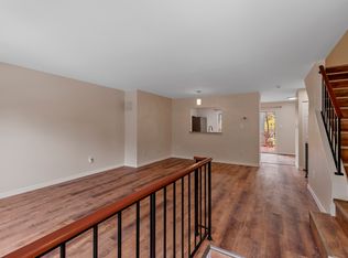 4 Waterside Ct, Germantown, MD 20874